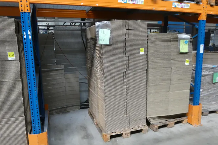 Konvolut Wellpapp-Faltkiste Opel 370x370x195 Opel Umfang: Palette mit Inhalt